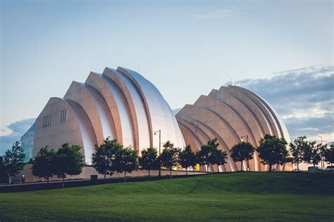  Das Kauffman Center for the Performing Arts – Ein architektonisches Wunderwerk in Kansas City!