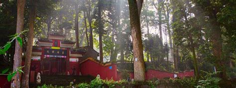 Der Yunfeng-Tempel: Ein spiritueller Rückzugsort mit märchenhafter Aussicht!