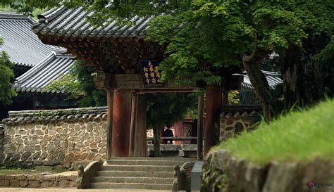 Das Zhezang-Tempel: Ein verstecktes Juwel der koreanischen Architektur und spirituellen Stille!