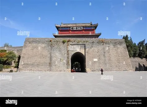  Der Shanhaiguan-Pass: Eine Reise durch die Zeit und ein wahrer Gigant der Geschichte!